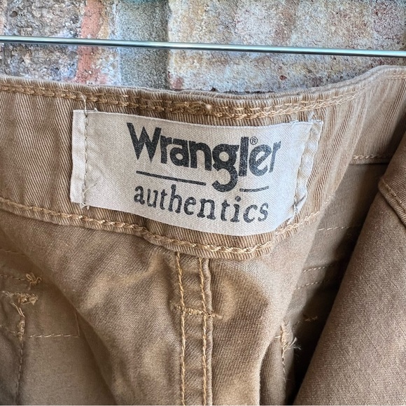 ππ£ Wrangler khaki cargo shorts - Picture 9 of 10